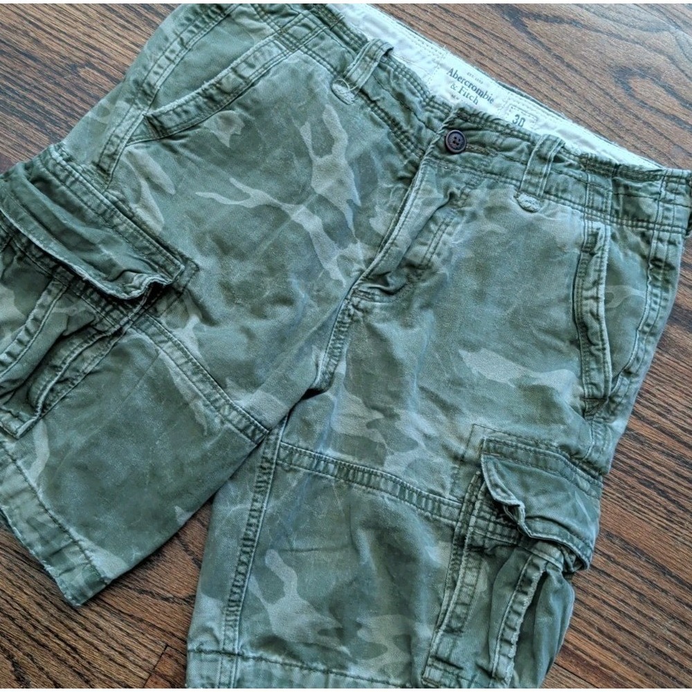 Abercrombie & Fitch Mens Green Camo Cargo Shorts Button Fly Distressed Sz 30 X 9